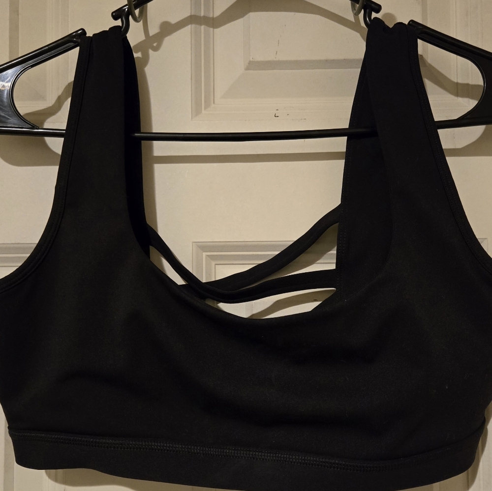Black Sports Bra Blogilates